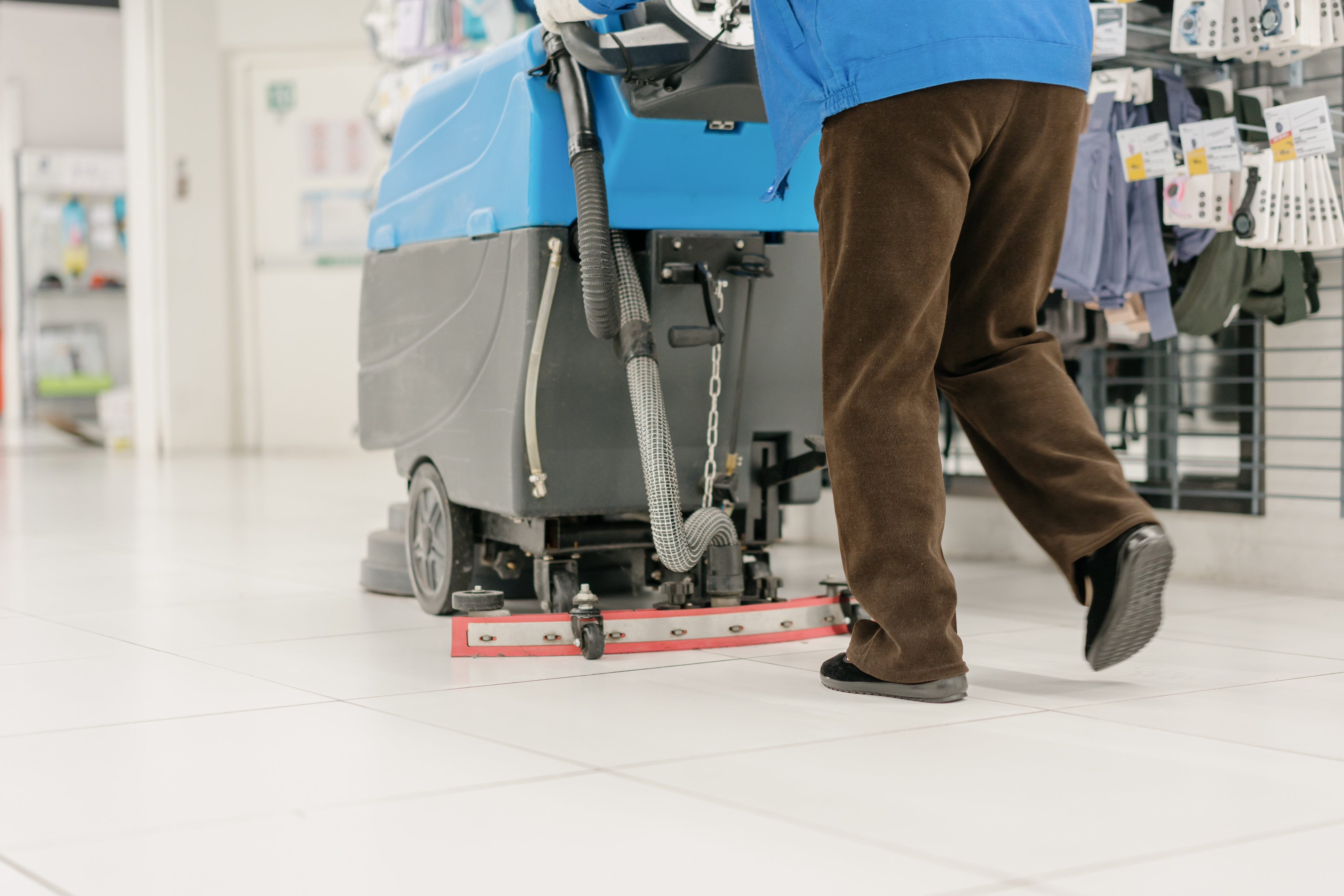 Основная очистка полов